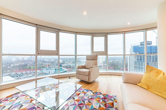 2 Bedroom Flat To Rent In Flagstaff House, St George Wharf, London, SW8