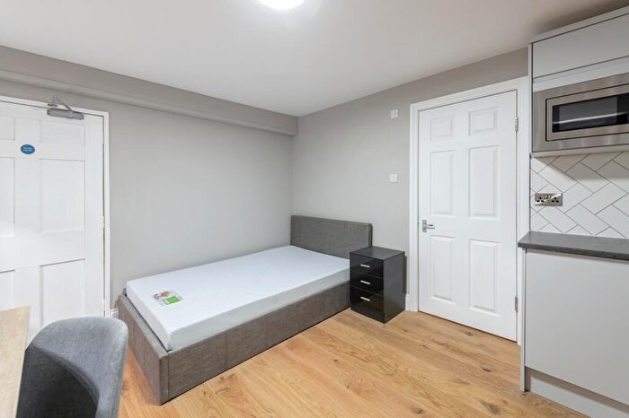 1 Bedroom Flat To Rent In Monmouth Place, Bath, BA1