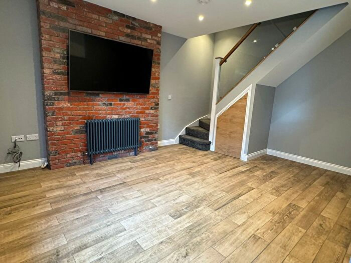 2 Bedroom Flat To Rent In Eaton Crescent, Swansea, SA1