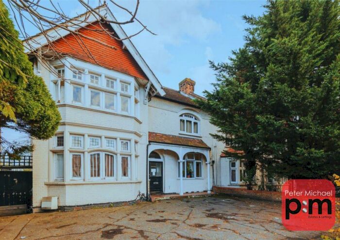 Apartment To Rent In Green Lanes, Palmers Green, N13