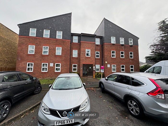 2 Bedroom Flat To Rent In Collings Close, London, N22