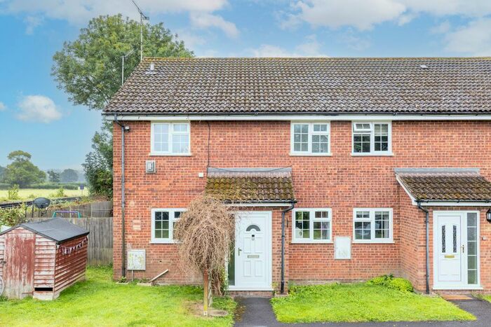 2 Bedroom Flat To Rent In Station Road, Lingfield, RH7