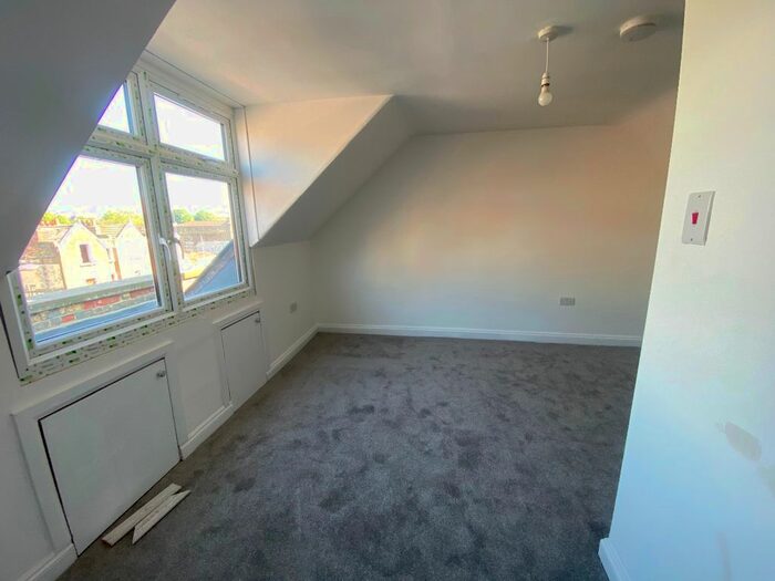 3 Bedroom Flat To Rent In Rye Lane, London, SE15