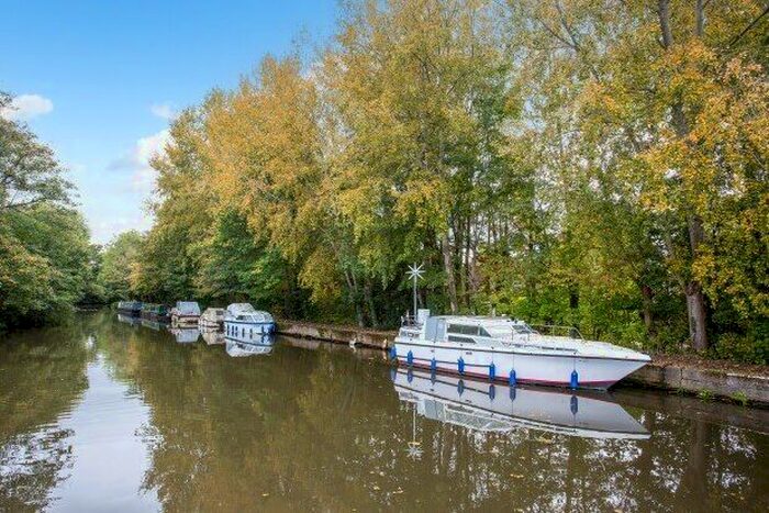 2 Bedroom Flat To Rent In Jessamy Road Whittets Ait, Weybridge, KT13