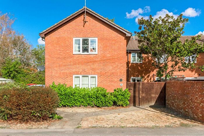 2 Bedroom Maisonette For Sale In Broad Street, Newport Pagnell, MK16