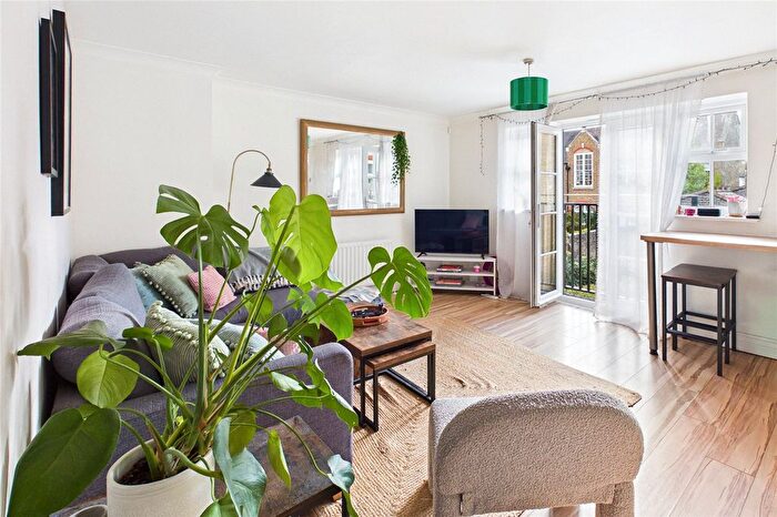2 Bedroom Flat For Sale In Belvedere Place, London, SW2