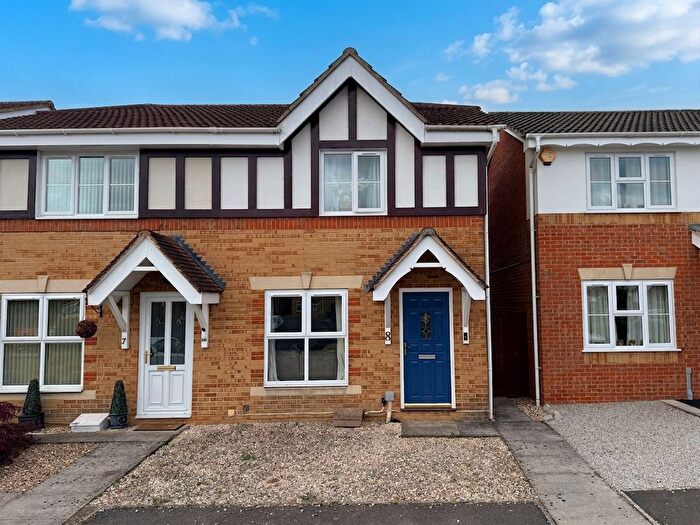 3 Bedroom Semi Detached House To Rent In Compton Close, Taunton, TA2