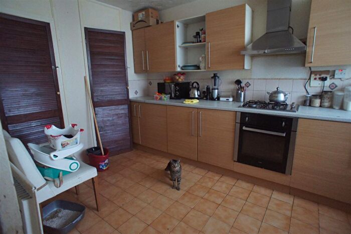3 Bedroom Flat For Sale In Eastfield Road, Enfield, EN3