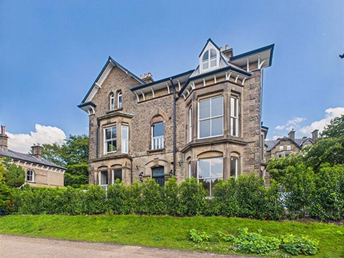 3 Bedroom Flat For Sale In Broad Walk, Buxton, SK17