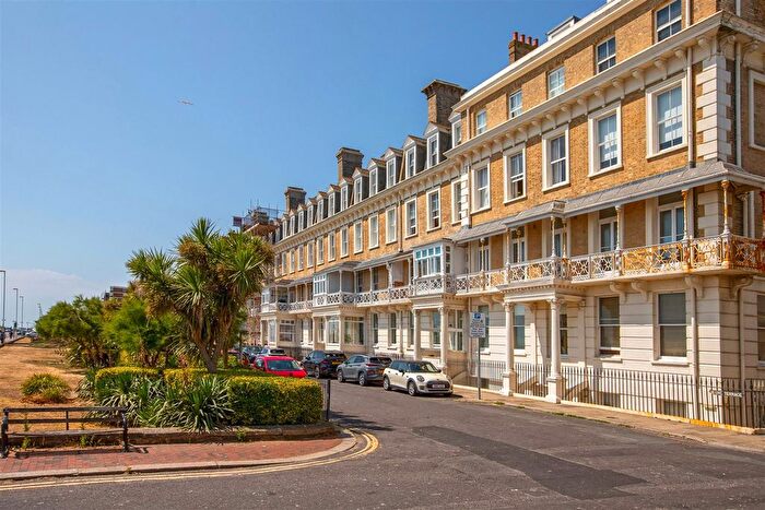 3 Bedroom Flat For Sale In Heene Terrace, Worthing, BN11