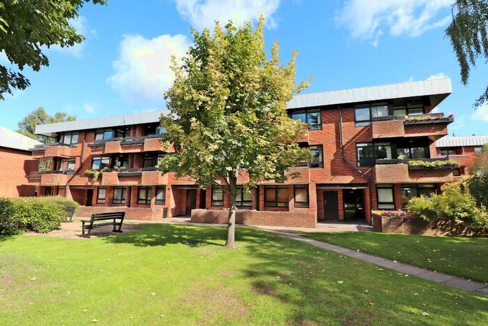1 Bedroom Apartment To Rent In Carlisle Avenue, St. Albans, Hertfordshire, AL3