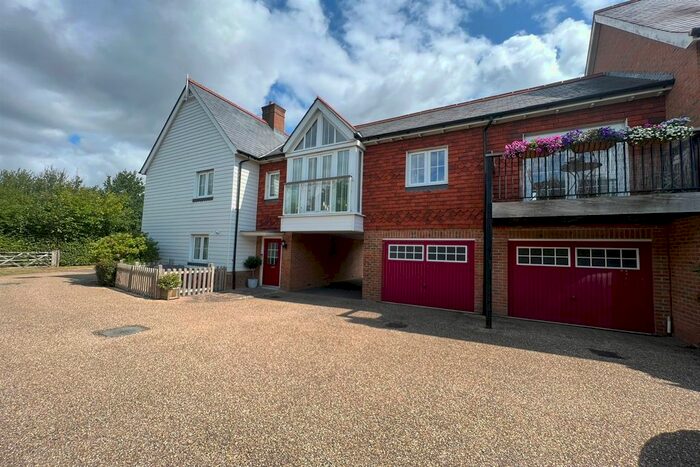 2 Bedroom Flat To Rent In Farley Close, Wickhurst Green, Broadbridge Heath, West Sussex, RH12