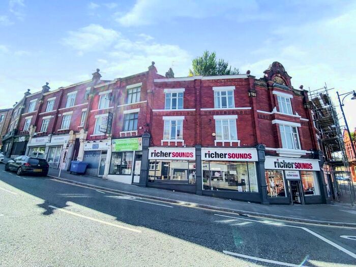 3 Bedroom Flat To Rent In Wellington Street, Stockport, Greater Manchester, SK1