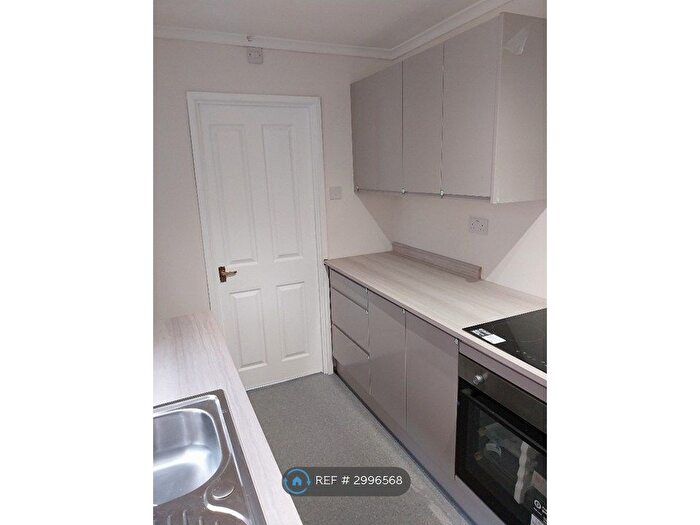 2 Bedroom Flat To Rent In Ripon Street, Gateshead, NE8