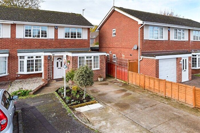 3 Bedroom Semi Detached House For Sale In Cherry Orchard, Ditton, Aylesford, Kent, ME20
