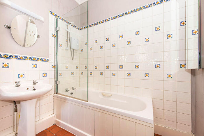 2 Bedroom Apartment To Rent In Guildford, GU1