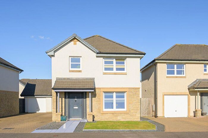 3 Bedroom Detached House For Sale In Stewart Crescent, Dunfermline, KY11