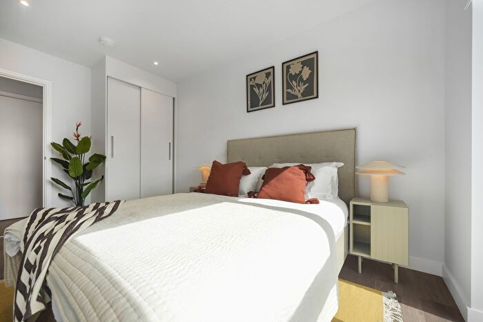 3 Bedroom Flat To Rent In Uncle, Deptford, SE8