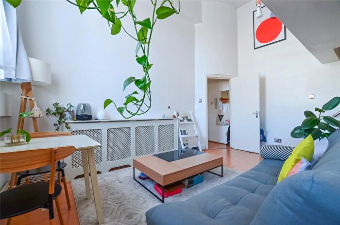 1 Bedroom Apartment To Rent In Dalston Lane, London, E8