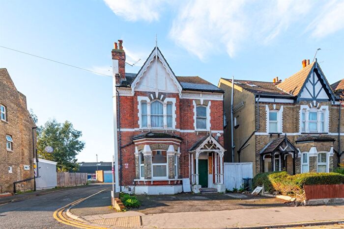 5 Bedroom Detached House For Sale In The Crescent, Croydon, CR0