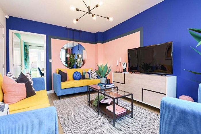 3 Bedroom Semi-Detached House For Sale In Avon Rise, Filands, Malmesbury, SN16