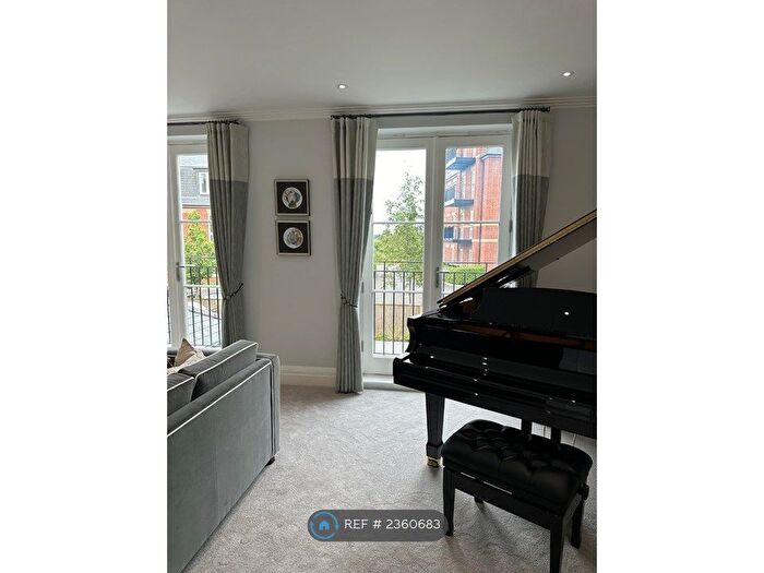4 Bedroom Semi-Detached House To Rent In Sassoon Drive, London, EN4