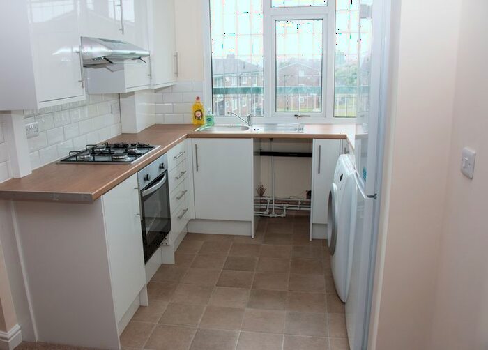 3 Bedroom Maisonette To Rent In Middle Hay View, Sheffield, S14