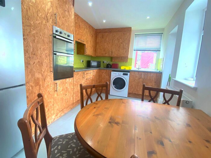 4 Bedroom Private Hall To Rent In Balmoral Road, Lancaster, LA1