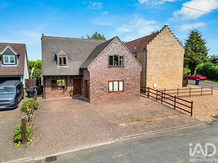 4 Bedroom Detached House For Sale In Riverside Close, Prickwillow, Cambridgeshire, CB7