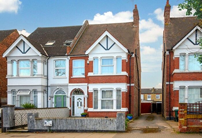 6 Bedroom Semi Detached House For Sale In Long Lane, Finchley, N3