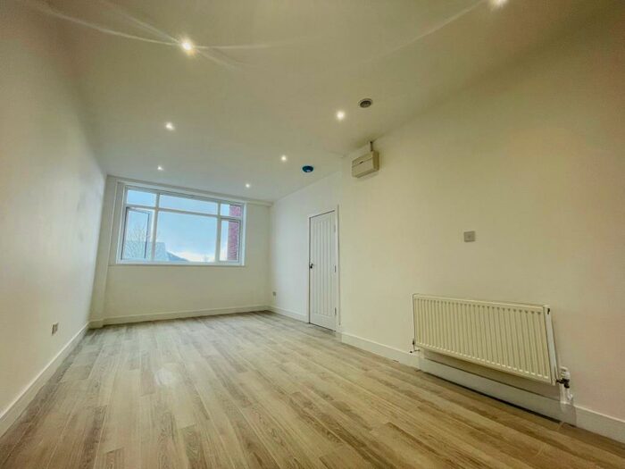 1 Bedroom Flat To Rent In Carters Green, West Bromwich, B70