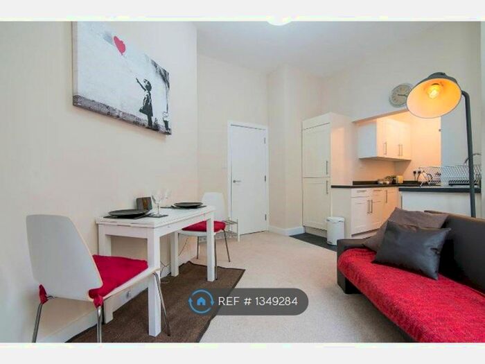 1 Bedroom Flat To Rent In Whalley Road, Manchester, M16