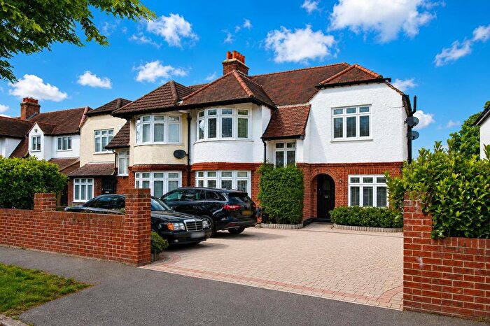 5 Bedroom Semi-Detached House For Sale In Waterer Rise, South Wallington, SM6