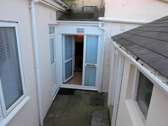 1 Bedroom Flat To Rent In Abbey Road, Torquay, TQ2