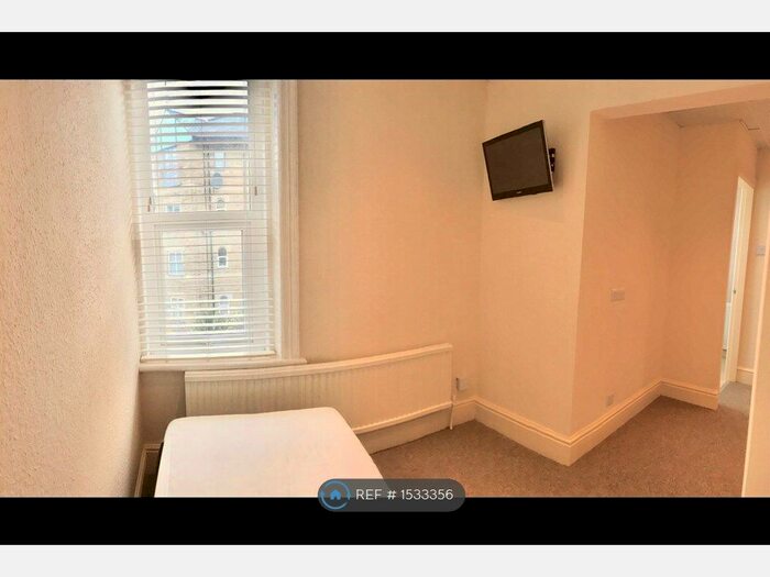 Studio To Rent In Strawberry Dale, Harrogate, HG1