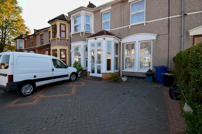 2 Bedroom Flat To Rent In Belmont Road, Ilford, IG1