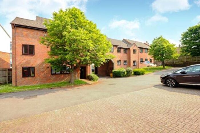 2 Bedroom Flat To Rent In Alexander Street, Chesham, HP5