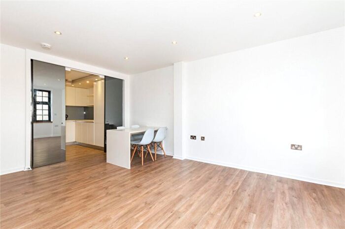 2 Bedroom Apartment To Rent In Archway Road, London, N6