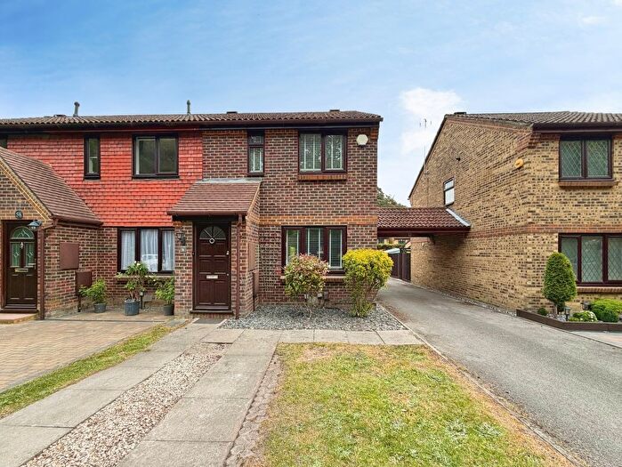 3 Bedroom End Of Terrace House For Sale In Mendip Road, Bracknell, Berkshire, RG12
