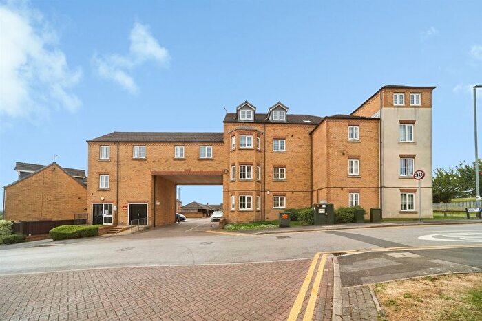 2 Bedroom Flat For Sale In Broadlands Court, Pudsey, LS28