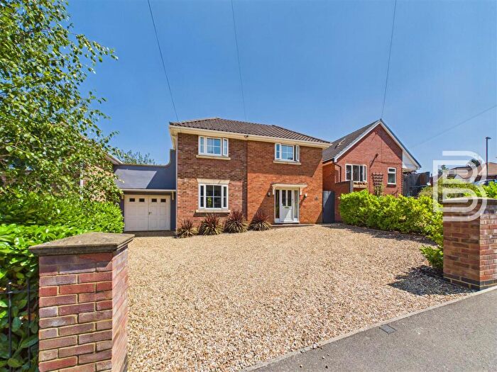 4 Bedroom Detached House For Sale In Loverock Crescent, Rugby, CV21