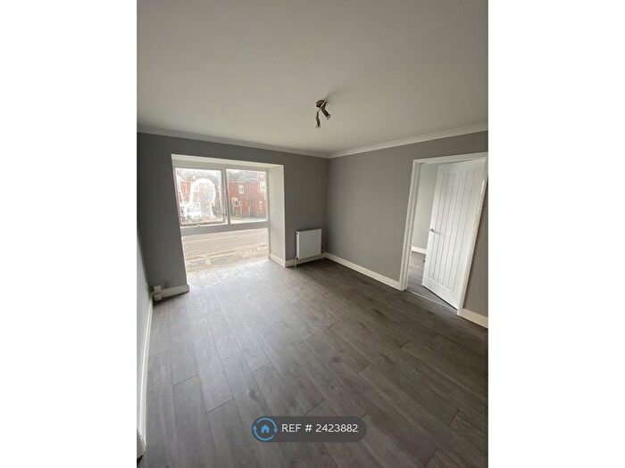 2 Bedroom Flat To Rent In Mandeville Road, Aylesbury, HP21