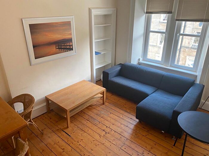 2 Bedroom Flat To Rent In Cathcart Place, Edinburgh, EH11