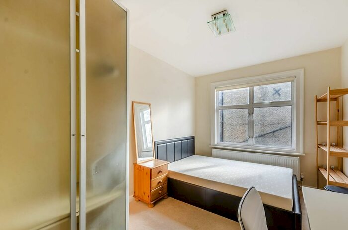 2 Bedroom Property To Rent In Longridge Road, Earls Court, London, SW5