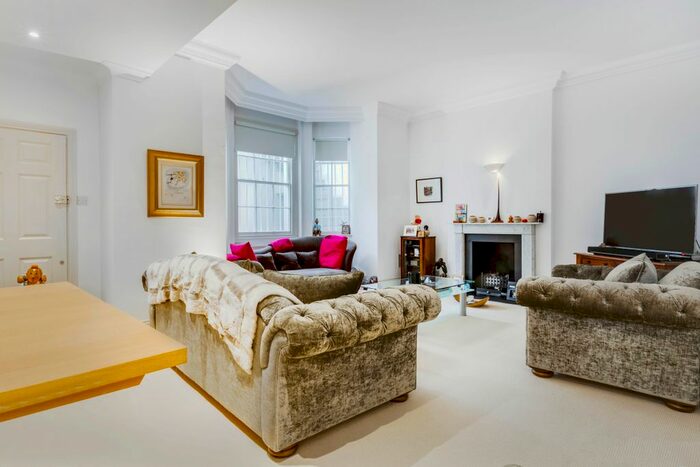 2 Bedroom Flat To Rent In St. Georges Square, London, SW1V