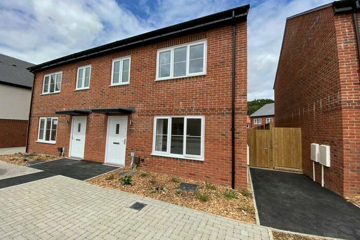 3 Bedroom Semi-Detached House To Rent In Basingstoke Outskirts, RG23