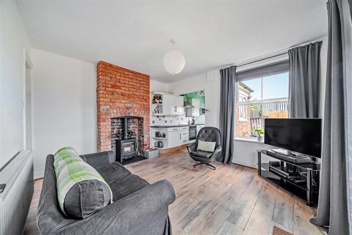2 Bedroom Cottage For Sale In Lawford Lane, Rugby, CV22