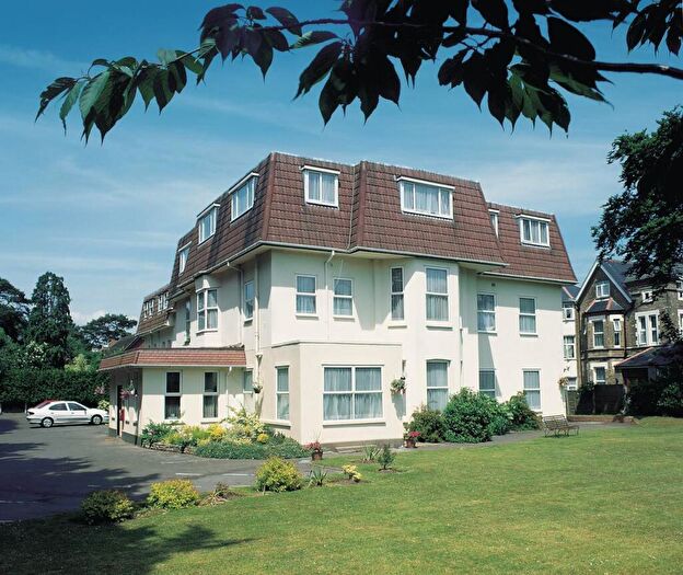 32 Bedroom Flat For Sale In Ocean Court, Derby Road, Bournemouth, BH1