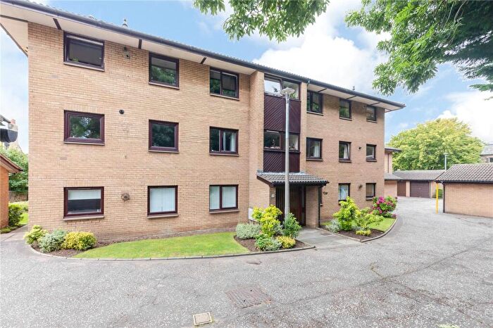 3 Bedroom Apartment To Rent In Gillsland Park, Edinburgh, EH10