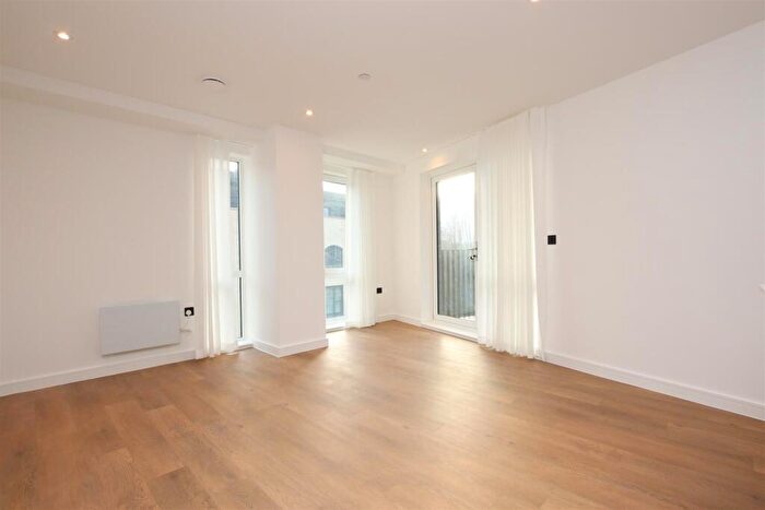 2 Bedroom Flat To Rent In The Willows, Windsor Bridge Road, Bath, BA2